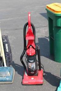 lot 49 image: Dirt Devil Breeze Upright Canister Vacuum Cleaner