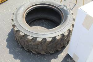 lot 55 image: Bobcat 10-16.5 NHS Skid Steer Tire Standard Duty