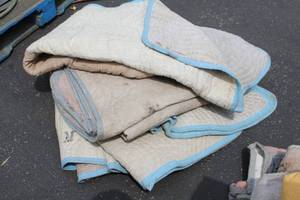 lot 74 image: Lot of (4) Moving Blankets