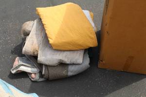 lot 75 image: Lot of (3) Moving Blankets