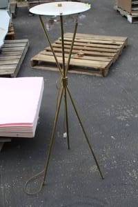 lot 85 image: Lamp