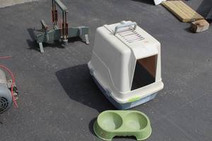 lot 100 image: Cat Supplies  with Plastic Hooded Litter Box with Carry Handle, Plastic FoodWater Bowl