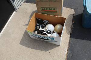 lot 102 image: Lot of (7) Light Fixtures (in box)