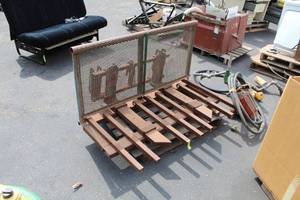 lot 118 image: Manure Fork Attachment