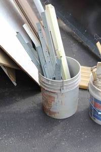 lot 128 image: Drywall Corners (in bucket)