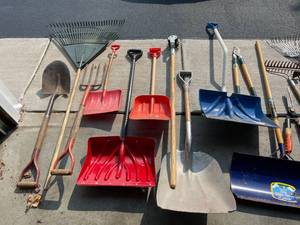 lot 175 image: Long Handled Tool Lot