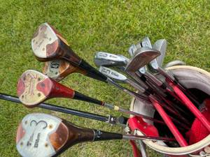 lot 198 image: Ajay Golf Bag With Wilson Golf Clubs