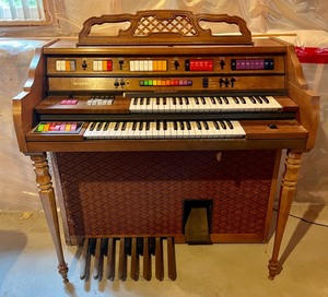 lot 125 image: Kimball Organ