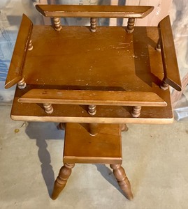 lot 127 image: Small Accent Table