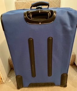 lot 165 image: Desley Rolling Suitcase