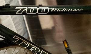 lot 159 image: Trek 700 Multitrek Bike