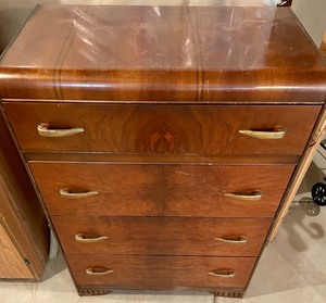 lot 160 image: Delightful Vintage Dresser