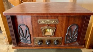 lot 152 image: Teac Nostalgia GF 180 Radio and Turntable