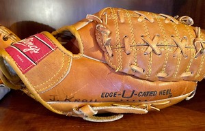 lot 141 image: Rawlings and Nakona Baseball Gloves and More