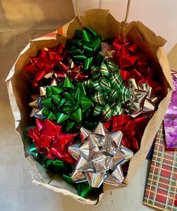 lot 142 image: Gift Wrap, Bags and Bows