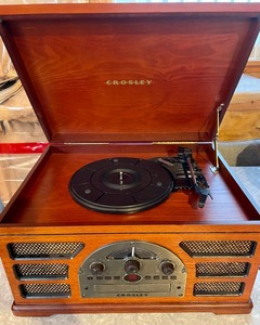 lot 132 image: Crosley RadioTurntableCD Player
