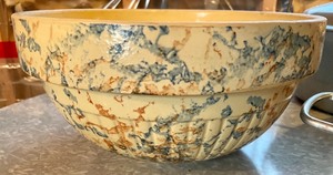 lot 131 image: Pots and a Bowl