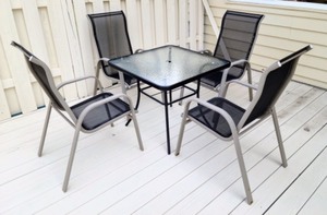 lot 8 image: Patio Table and Chairs