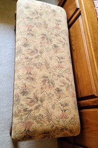 lot 15 image: Upholstered Bench