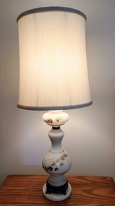 lot 16 image: Vintage Table Lamp