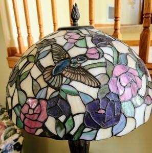 lot 30 image: Floral Stained Glass Table Lamp