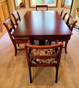 lot 34 image: Amazing Dining Room Set