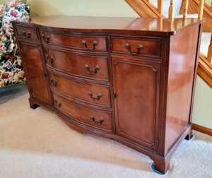 lot 35 image: Beautiful Vintage Buffet