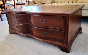 lot 42 image: Large Coffee Table with Storage