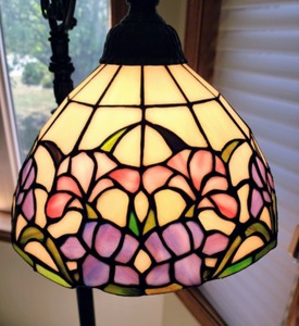 lot 43 image: Beautiful Stained Glass Floor Lamp