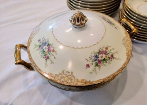lot 46 image: Noritake Ahlen Dish Set