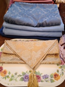 lot 51 image: Table Cloths and Decorative Runners