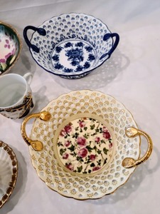 lot 55 image: Pretty Painted Vintage Dishes