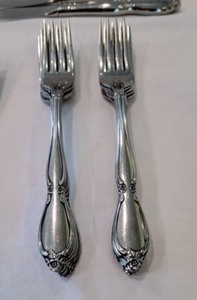 lot 58 image: Oneida Flatware