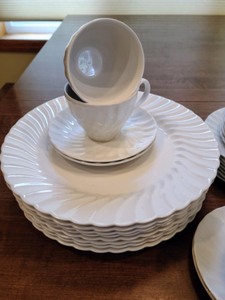 lot 61 image: Johnson Bros Regency Dish Set