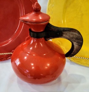 lot 80 image: Vintage Servingware