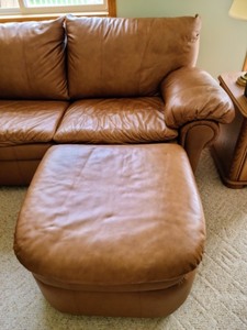 lot 1 image: Lovely Light Brown Sectional