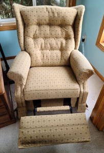 lot 88 image: La-Z-Boy Recliner