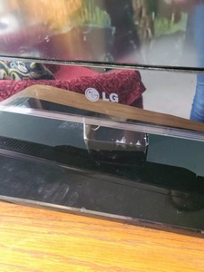 lot 89 image: LG 42 TV