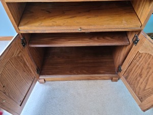 lot 90 image: Wood TVEntertainment Stand