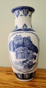 lot 96 image: Decorative Asian Inspired Vases