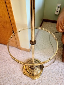 lot 106 image: Brass Floor Lamp