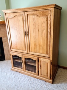 lot 113 image: Entertainment Cabinet