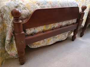 lot 122 image: Pair of Vintage Twin Beds