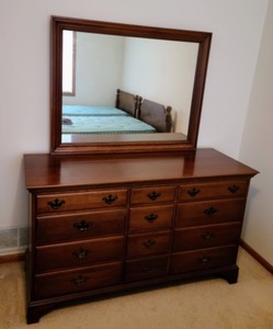 lot 123 image: Mirrored Dresser