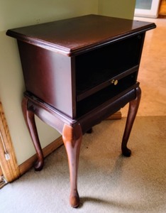 lot 169 image: Small Accent Table