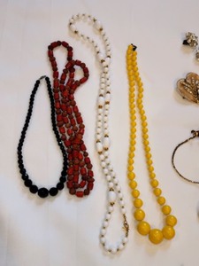 lot 243 image: Vintage Sparkles