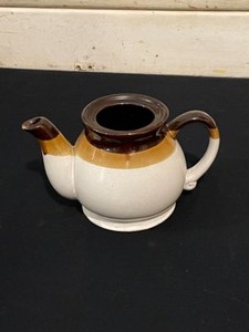 Crock, pottery teapots, two tier stand