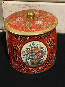 Variety of tins and cups