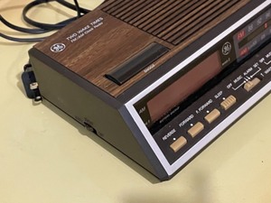 Antique GE clock radio AMFM&nbsp