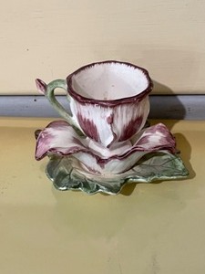 Tea cups, saucers, and teapot